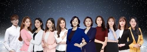 본문 이미지 - 남미숙 중국어 강남학원 강사진(왼쪽부터 박정요, 변가영, 김민서, 신선아, 박소영, 남미숙 원장, 모정, 김리희, 김한란, 시인혜, 주금미)(남미숙 중국어 강남학원 제공)