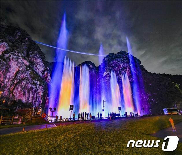 본문 이미지 - 강원 원주시 간현관광지의 야간 관광코스 나오라쇼 자료사진. (뉴스1 DB)