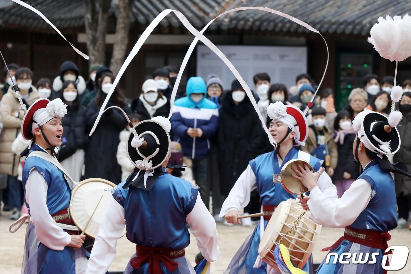 2023년 서울 종로구 운현궁에서 '전통예술 공연마당'이 열리고 있는 모습. ⓒ News1 민경석 기자