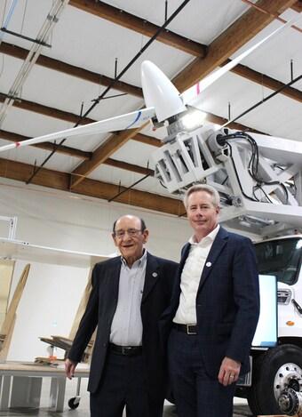 본문 이미지 - 벤 티그너 오버에어 최고경영자(오른쪽)와  창립자인 에이브 카렘. /한화시스템·오버에어 제공