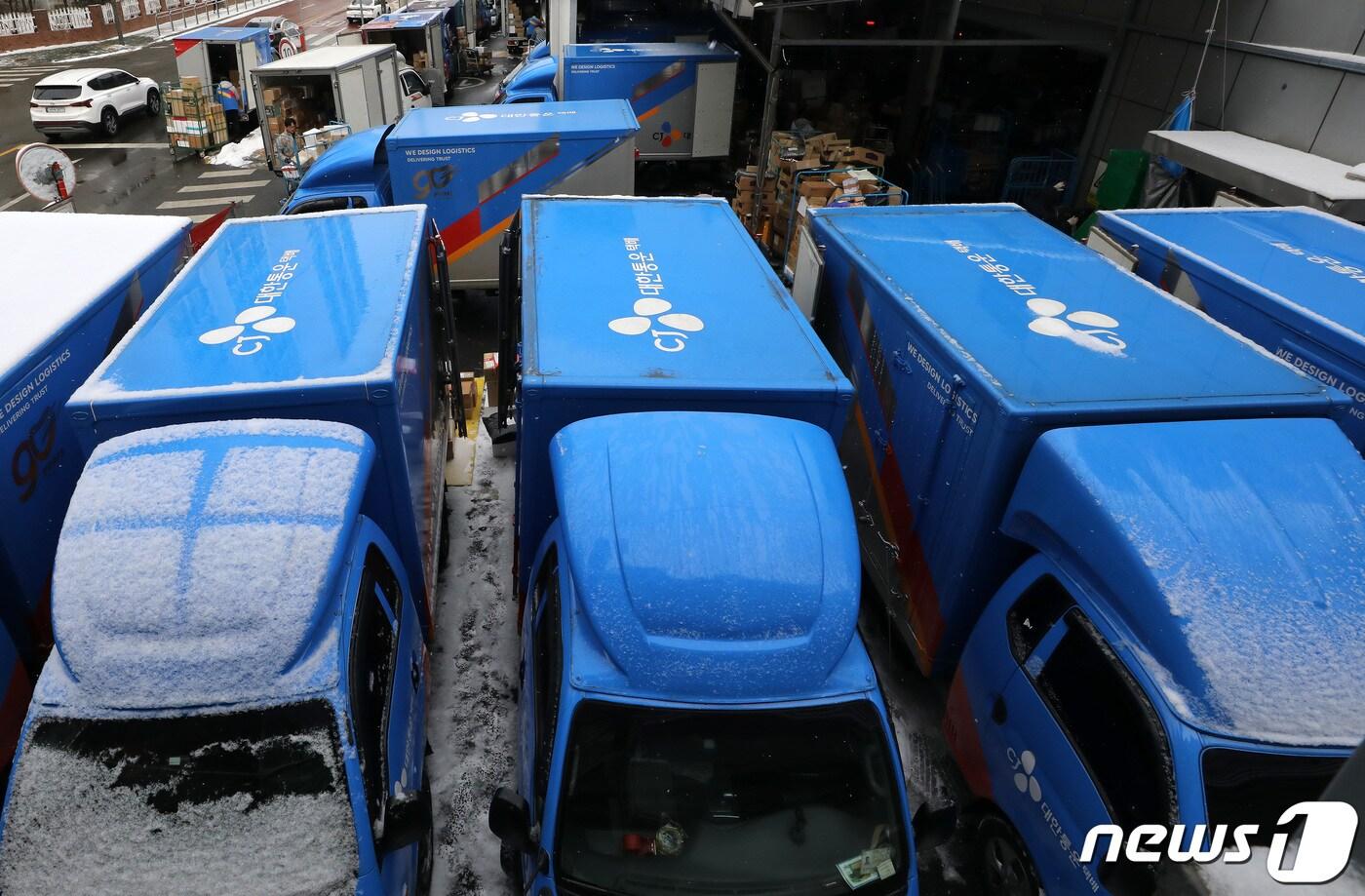 CJ대한통운 택배차량 모습.(사진은 기사 내용과 무관함) 2023.1.26/뉴스1 ⓒ News1 이동해 기자