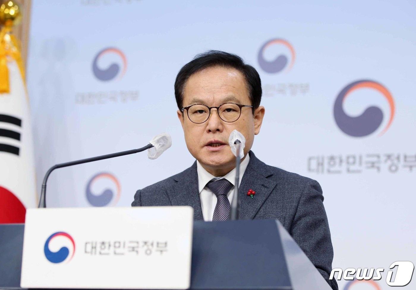 본문 이미지 - 김승호 인사혁신처장이 지난 26일 서울 종로구 정부서울청사에서 2023년 연두 업무계획 사전 브리핑을 하고 있다. (인사혁신처 제공) 2023.1.27/뉴스1