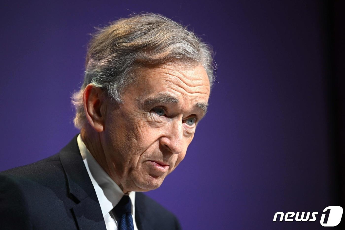본문 이미지 - 루이비통모에헤네시(LVMH) 그룹의 베르나르 아르노 회장 2023.1.26. ⓒ AFP=뉴스1 