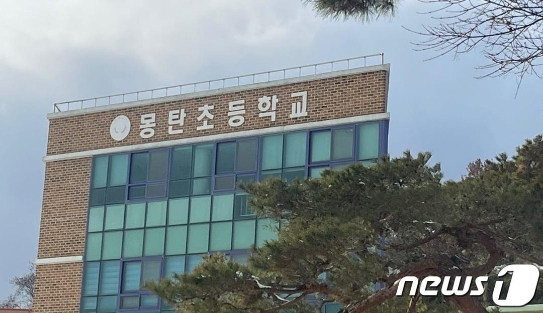 본문 이미지 - 1929년 개교한 전남 무안군 몽탄초등학교. 올해는 개교 95년만에 신입생이 한 명도 없어 지역사회가 우려하고 있다.