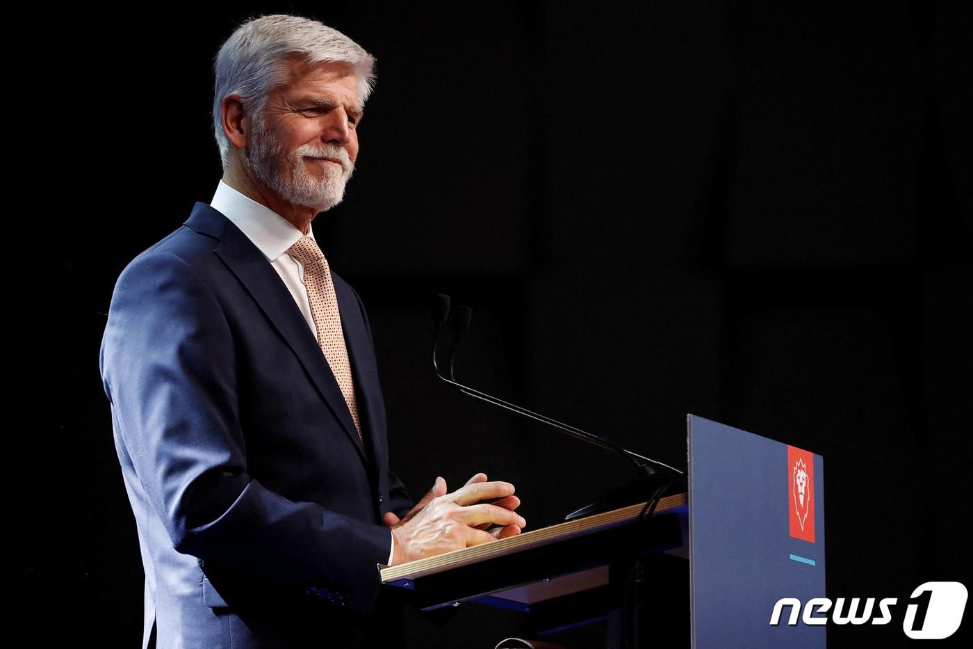 체코 대통령에 당선된 페트르 파벨 후보가 자신의 선거 사무소에서 당선 소감을 말하고 있다. 2023.1.28. ⓒ 로이터=뉴스1 ⓒ News1 김성식 기자