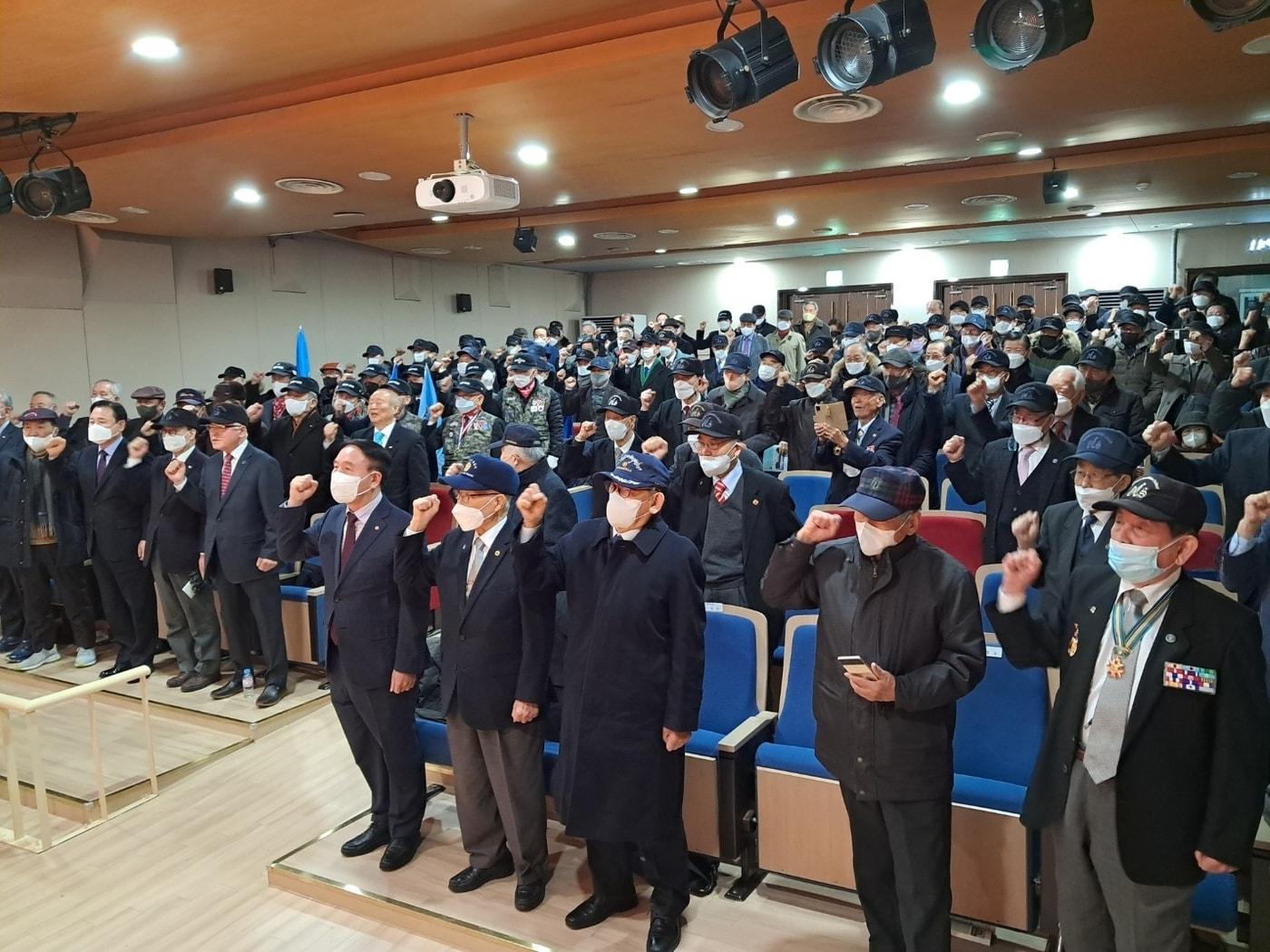 본문 이미지 - 지난 27일 오전 서울 대치동 평생학습관에서 갑종장교전우회가 주관한 첫 갑종장교 창설기념행사 및 안보결의대회가 열렸다. (갑종장교전우회 제공)