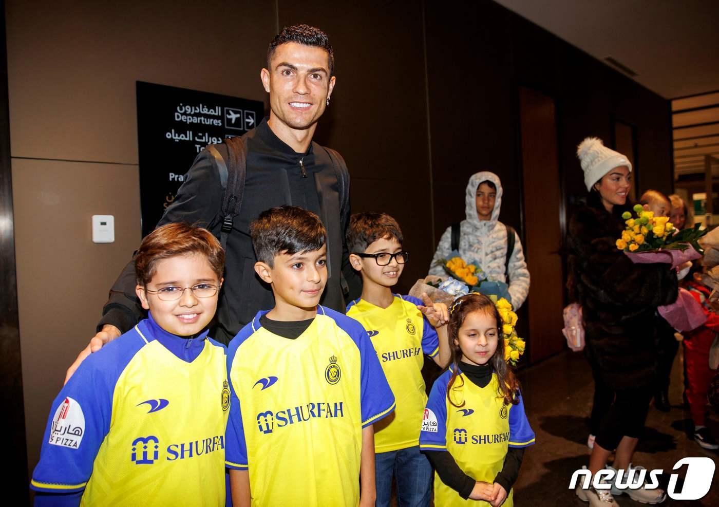 본문 이미지 - 사우디아라비아 알나스르에 입단하게 된 호날두 ⓒ AFP=뉴스1