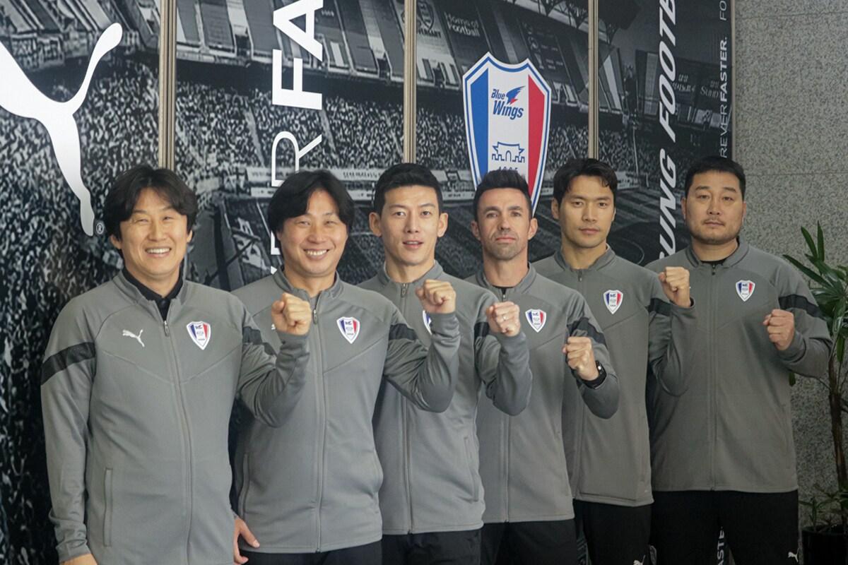 본문 이미지 - 수원 삼성 코칭스태프(수원 제공) 