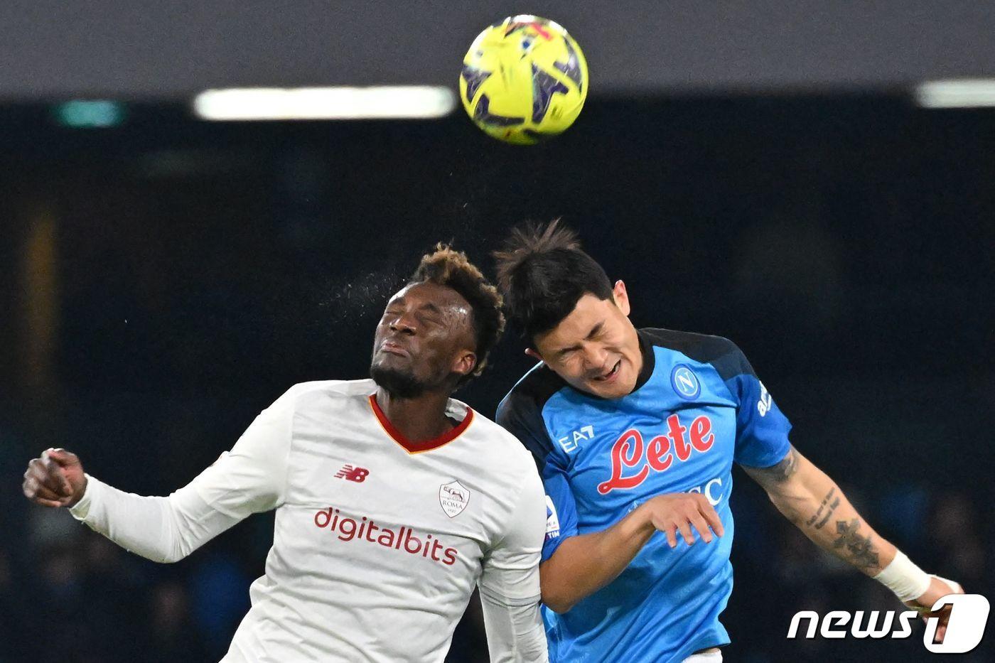 나폴리의 김민재(오른쪽)ⓒ AFP=뉴스1