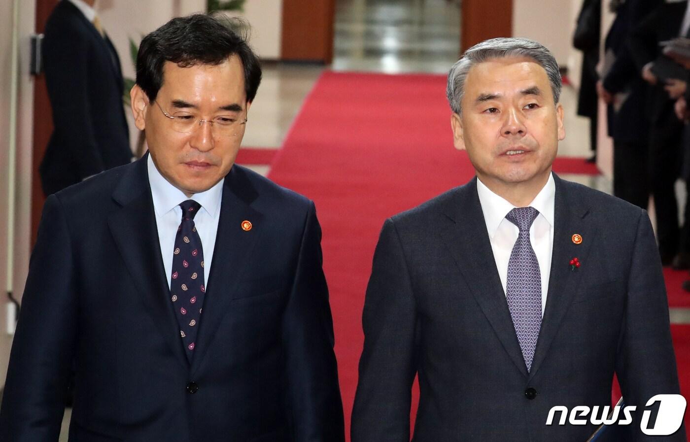 본문 이미지 - 서울 종로구 세종대로 정부서울청사에서 열린 국무회의에 이창양 산업통상부 장관과 이종섭 국방장관이 참석하고 있다. 2023.1.30/뉴스1 ⓒ News1 김명섭 기자