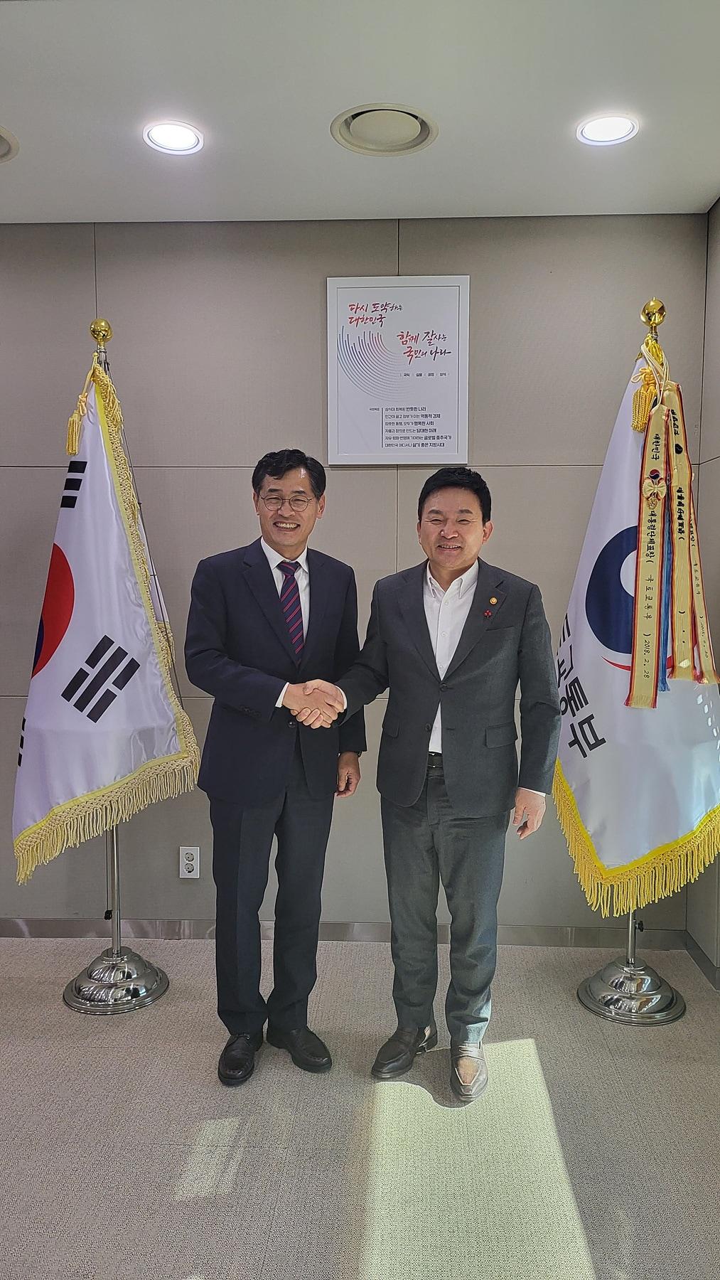 본문 이미지 - 원희룡 국토부 장관과 이기재 양천구청장(양천구 제공).