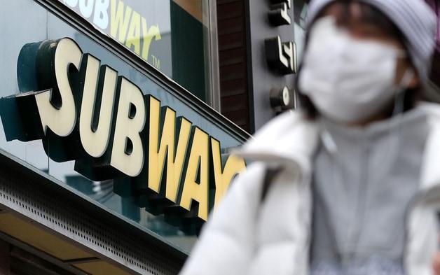 본문 이미지 - 서울 시내 한 써브웨이 매장. 2023.1.31/뉴스1 ⓒ News1 김진환 기자