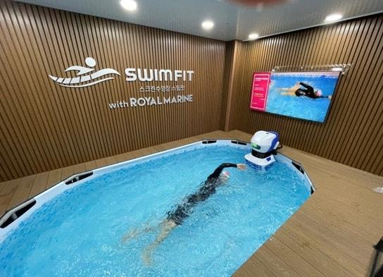 본문 이미지 - 로얄마린 내 설치 된 스윔핏 룸