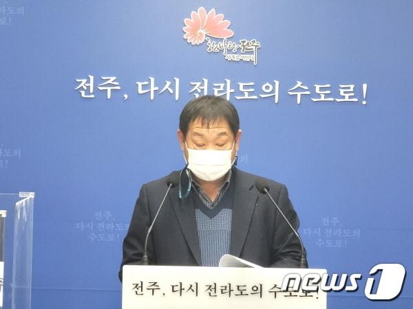 본문 이미지 - 김문기 전주시 광역도시기반조정실장이 31일 기자실에서 신년브리핑을 갖고, 5대 핵심 정책 등 올해 주요 추진 사항에 대해 설명하고 있다.2023.1.31/뉴스1