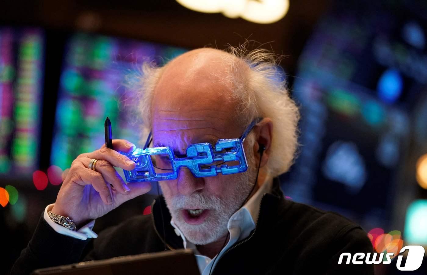 뉴욕증권거래소의 내부객장 트레이더 피터 터크맨 ⓒ AFP=뉴스1