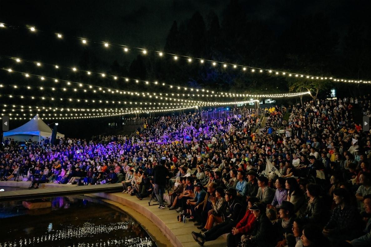 본문 이미지 - 2019년 양재천 콘서트 모습(서초구 제공).