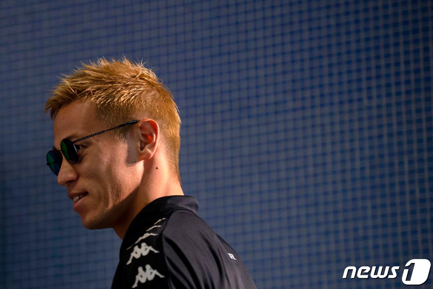 캄보디아 대표팀을 이끌던 혼다 게이스케 ⓒ AFP=뉴스1