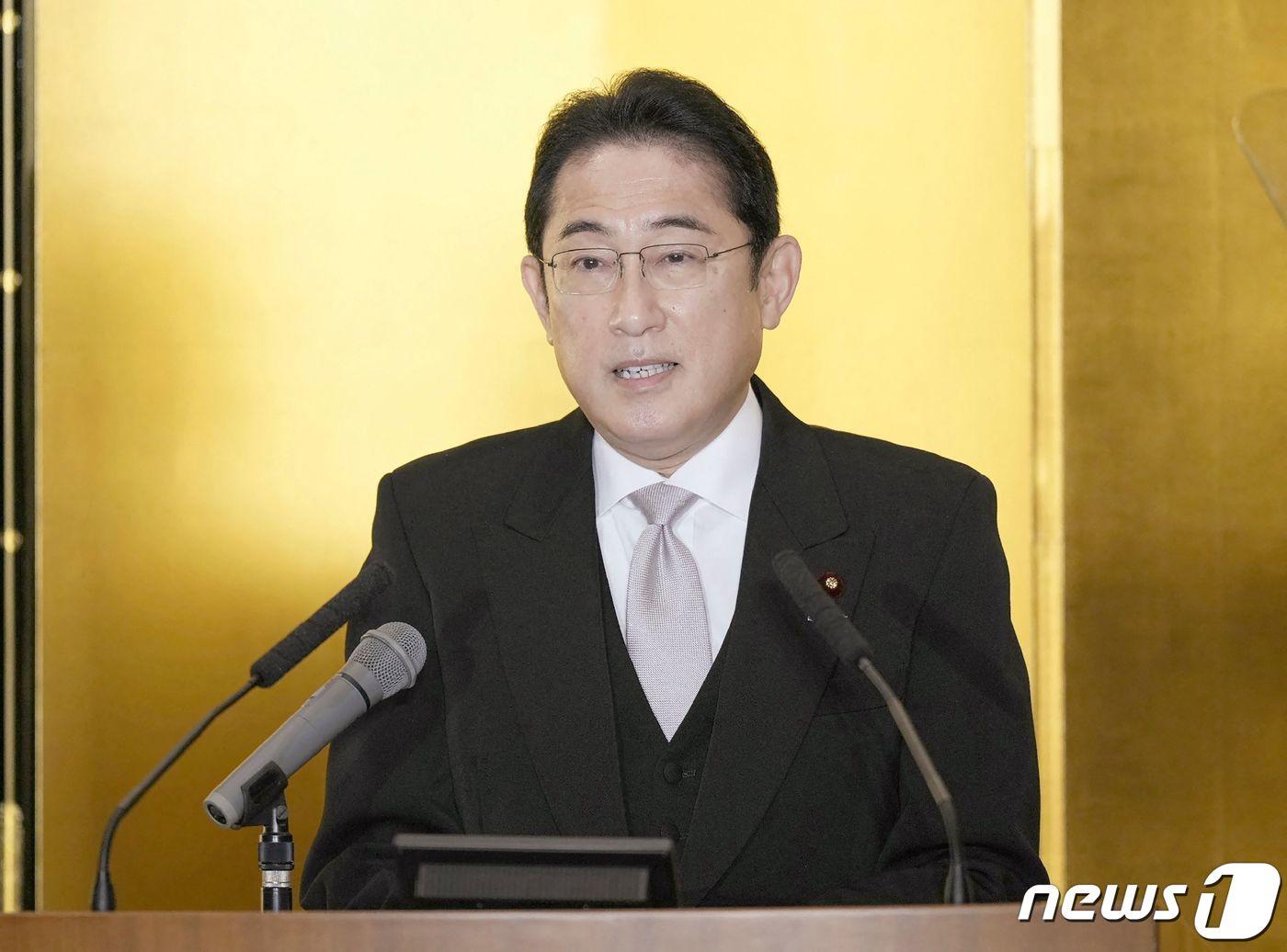 본문 이미지 - 기시다 후미오 일본 총리가 4일(현지시간) 미에현 이세 신궁에서 신년 기자회견을 갖고 “5월 히로시마에서 열리는 G7 정상회의서 '핵무기 없는 세계'를 향한 강력한 메시지를 낼 것”이라고 밝히고 있다. ⓒ AFP=뉴스1 ⓒ News1 우동명 기자