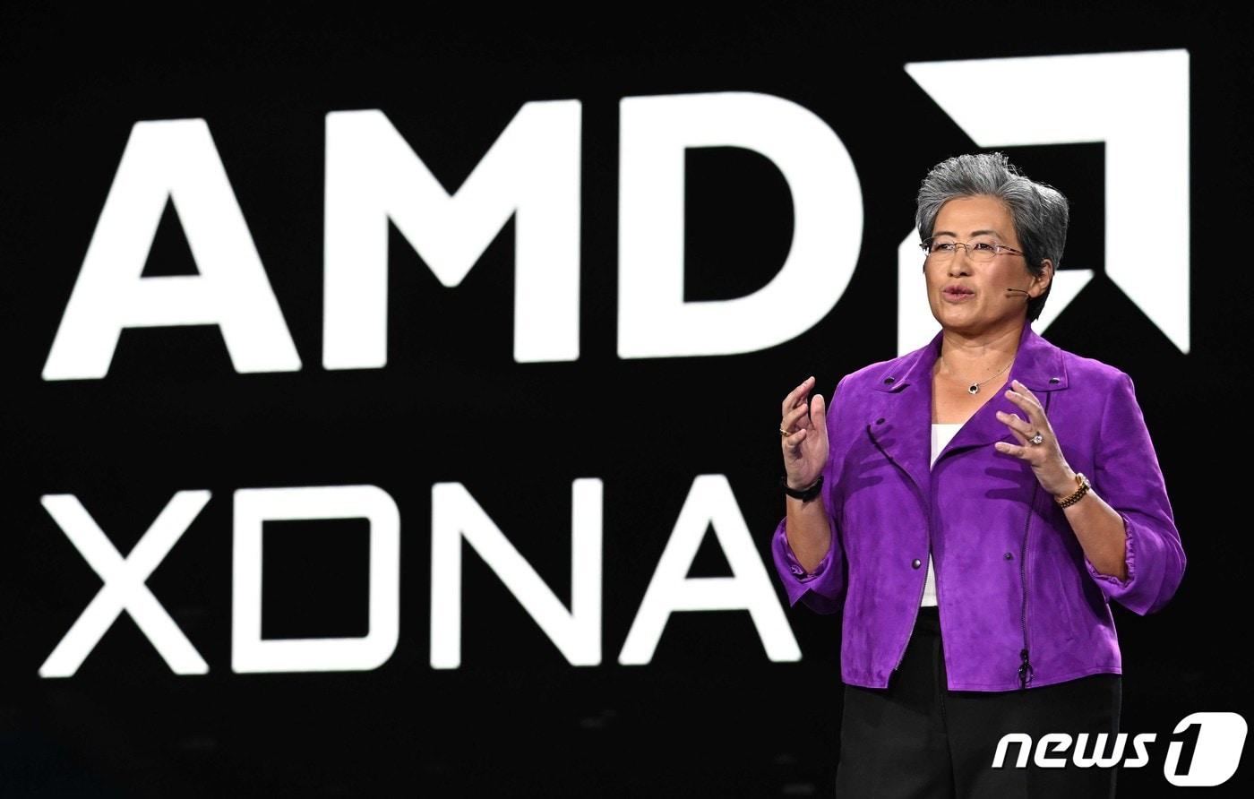 세계 최대 가전·정보기술(IT) 전시회 CES 2023 개막을 하루 앞둔 4일(현지시간) 미국 네바다주 베네시안 엑스포에서 리사 수 AMD 회장이 개막 기조연설을 하고 있다. 2023.1.5/뉴스1 ⓒ News1 임세영 기자