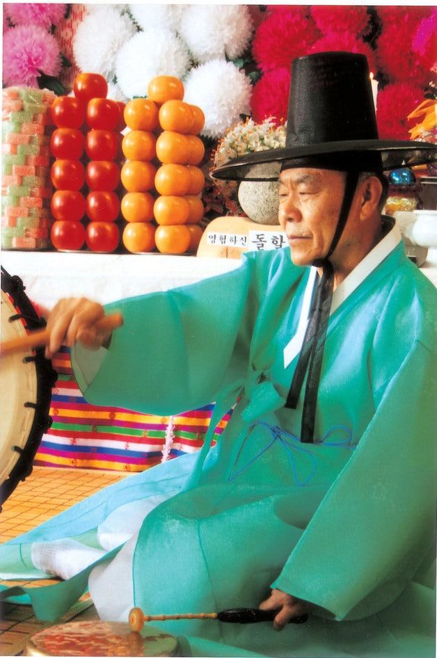 본문 이미지 - 대전시 무형문화재 '앉은굿' 신석봉 명예보유자(자료사진)
