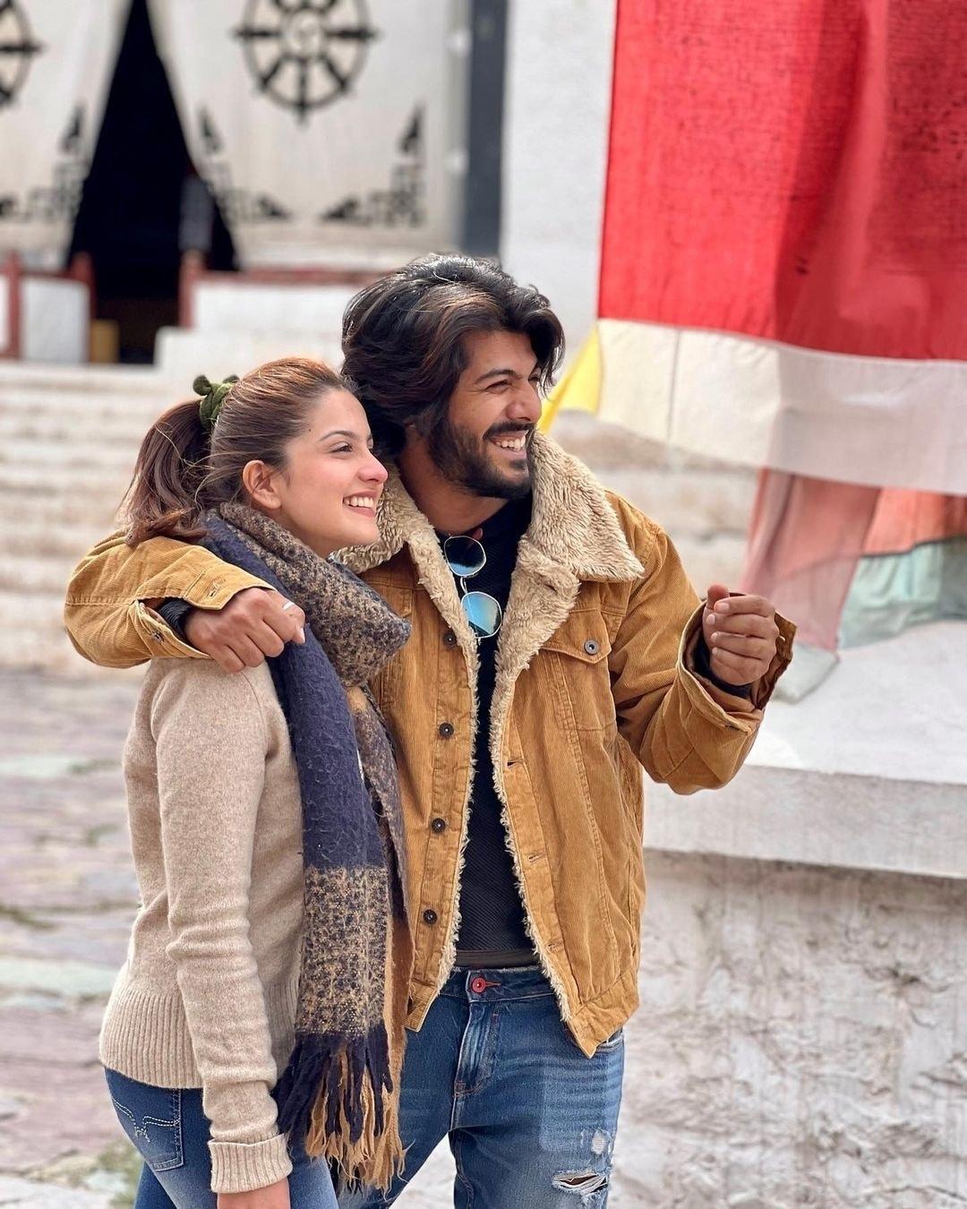 본문 이미지 - 인도 배우 투니샤 샤르마&#40;20&#41;와 전 연인 쉬잔 모하메드 칸&#40;28&#41;. 투니샤 샤르마 인스타그램 갈무리.