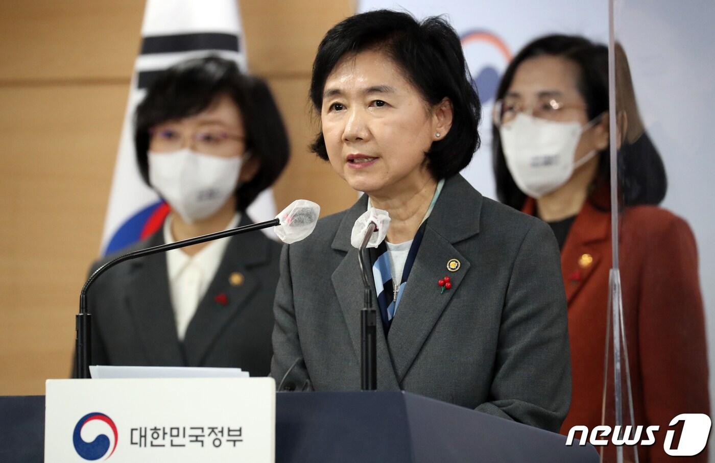 본문 이미지 - 지영미 질병관리청장이 9일 오후 서울 종로구 세종대로 정부서울청사에서 열린 2023년 업무계획보고 브리핑을 하고 있다. 2023.1.9/뉴스1 ⓒ News1 김명섭 기자