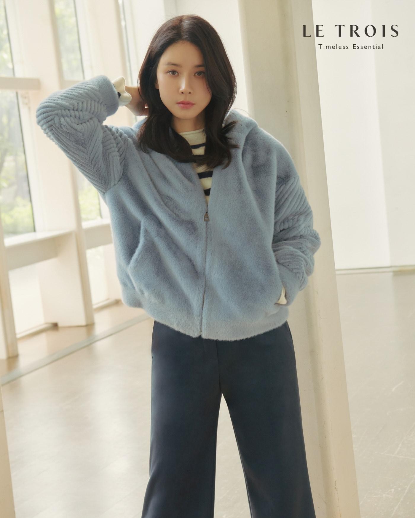 본문 이미지 - 브랜드 모델인 배우 이보영이 르투아를 입고 촬영한 2023 F/W 화보컷.&#40;KT알파 쇼핑 제공&#41;