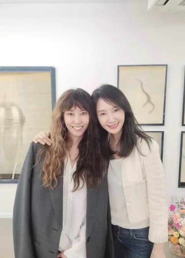 본문 이미지 - 김완선(왼쪽) 채시라, 채시라 SNS 캡처