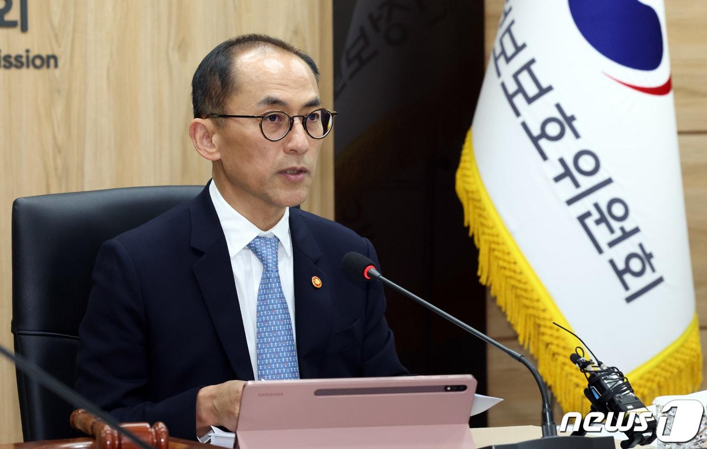 본문 이미지 - 고학수 개인정보보호위원회 위원장이 11일 오후 서울 종로구 세종대로 정부서울청사에서 열린 전체회의에서 모두 발언을 하고 있다. 2023.10.11/뉴스1 ⓒ News1 김명섭 기자