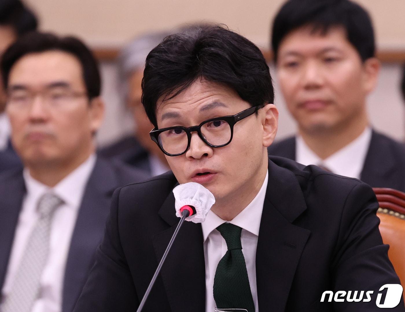본문 이미지 - 한동훈 법무부 장관이 11일 서울 여의도 국회에서 열린 법제사법위원회 국정감사에서 의원들의 질의에 답변하고 있다. 2023.10.11/뉴스1 ⓒ News1 송원영 기자