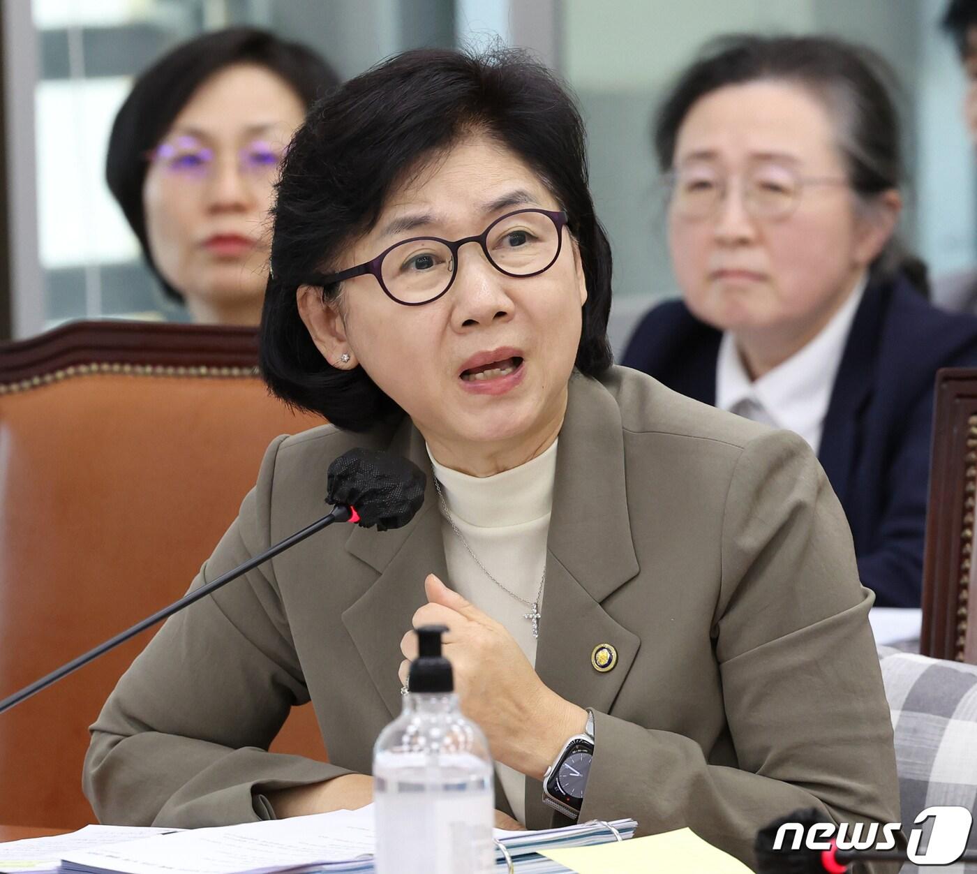 본문 이미지 - 지영미 질병관리청장이 11일 서울 여의도 국회에서 열린 보건복지위원회 국정감사에서 의원들의 질의에 답변하고 있다. 2023.10.11/뉴스1 ⓒ News1 송원영 기자