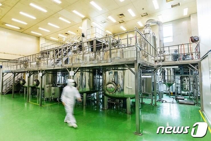 본문 이미지 - 콜마비앤에이치는 헤모힘의 주원료인 '헤모힘 당귀등 혼합추출물'이 식품의약품안전처로부터 피로개선 기능성을 획득해 2중기능성 개별인정형 원료로 인정 받았다.(콜마비앤에이치제공)