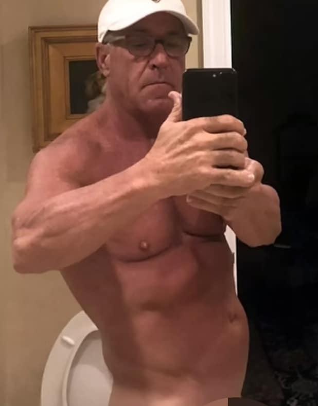 본문 이미지 - 미국 대통령 바이든의 남동생 프랭크 바이든의 나체 셀카 사진이 게이 사이트 등록된 것으로 밝혀져 논란이 되고 있다. 데일레메일 갈무리