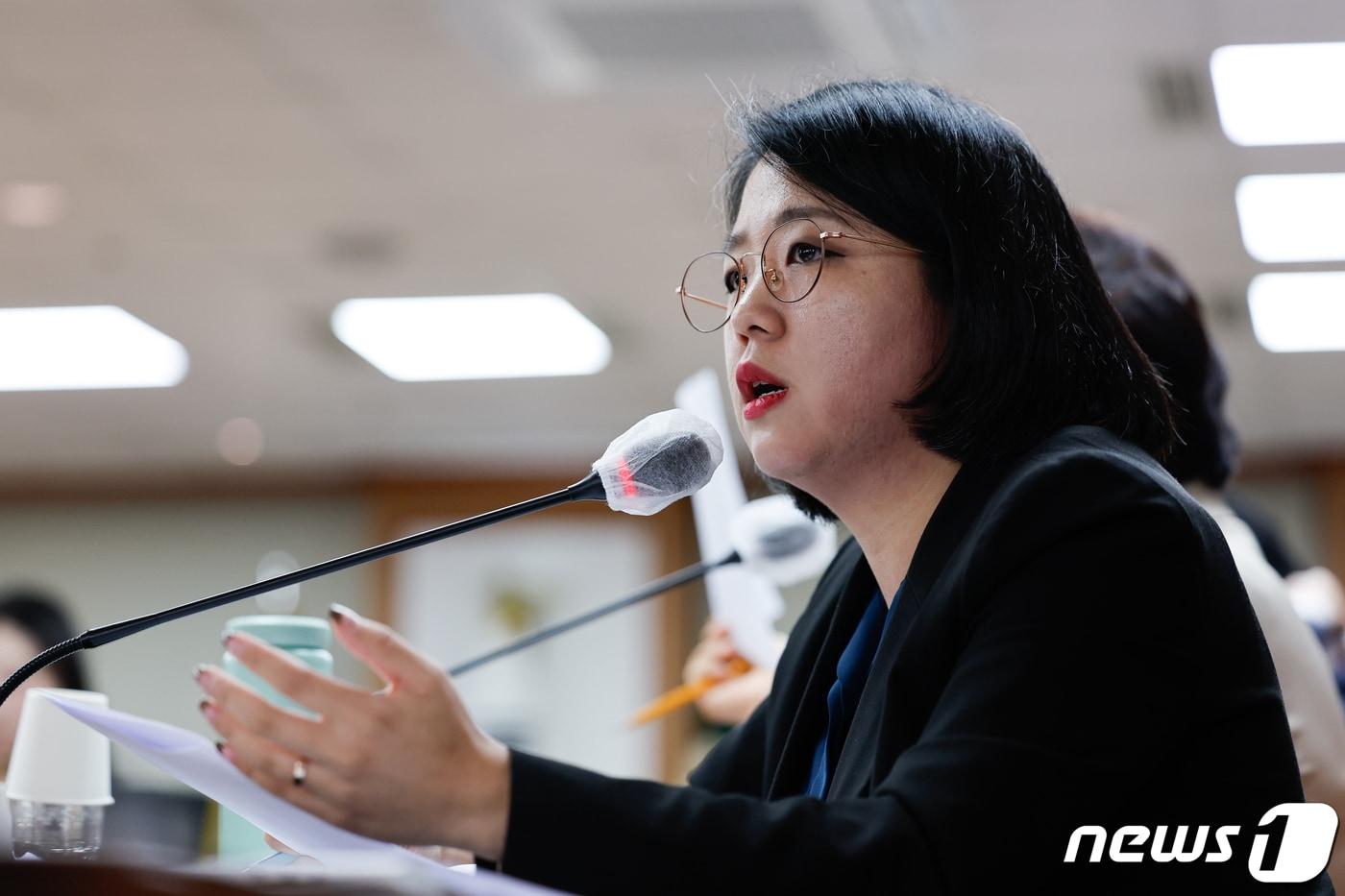본문 이미지 - 국회 용혜인 의원이 고향사랑기부제 반년 실적을 분석하며 지정기부제 도입 등 개선 방향을 찾아야 한다고 촉구했다. 사진은 용 의원./뉴스1 ⓒ News1 안은나 기자