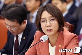 본문 이미지 - 이영 중소벤처기업부 장관이 산업통상자원위원회의 중기부 등에 대한 국정감사에서 의원 질의에 답하고 있다. 2023.10.12/뉴스1 ⓒ News1 황기선 기자