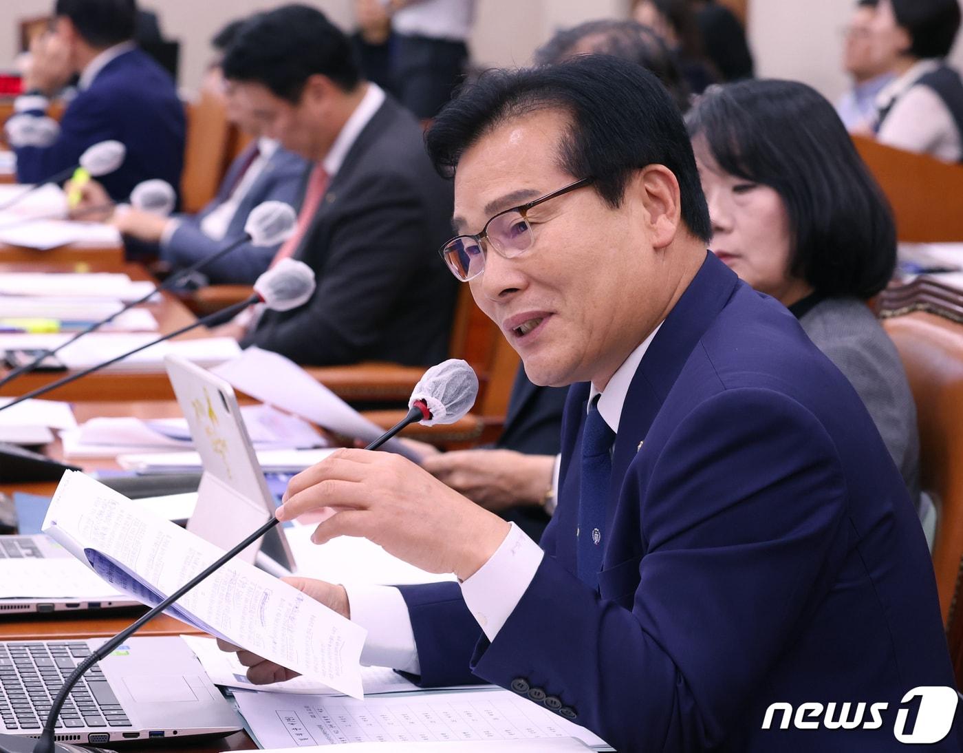 본문 이미지 - 농림축산식품해양수산위원회 국정감사에서 질의하는 주철현 더불어민주당 의원 /뉴스1 ⓒ News1 