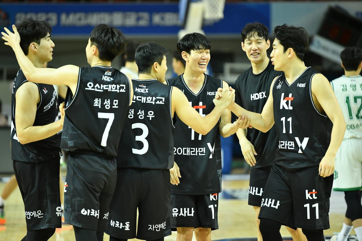 본문 이미지 - 프로농구 KT가 DB를 제압하고 컵대회 4강에 올랐다.(KBL 제공)