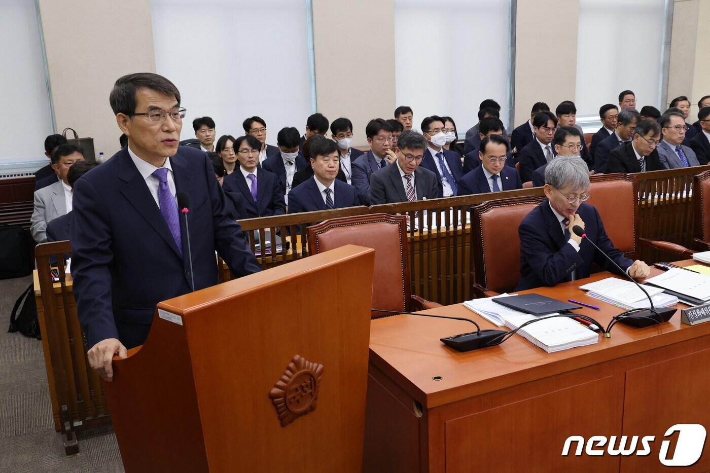 본문 이미지 - 노태악 중앙선거관리위원회 위원장이 13일 서울 여의도 국회에서 열린 행정안전위원회의 중앙선관위 등 국정감사에서 인사말을 하고 있다. 2023.10.13/뉴스1 ⓒ News1 황기선 기자