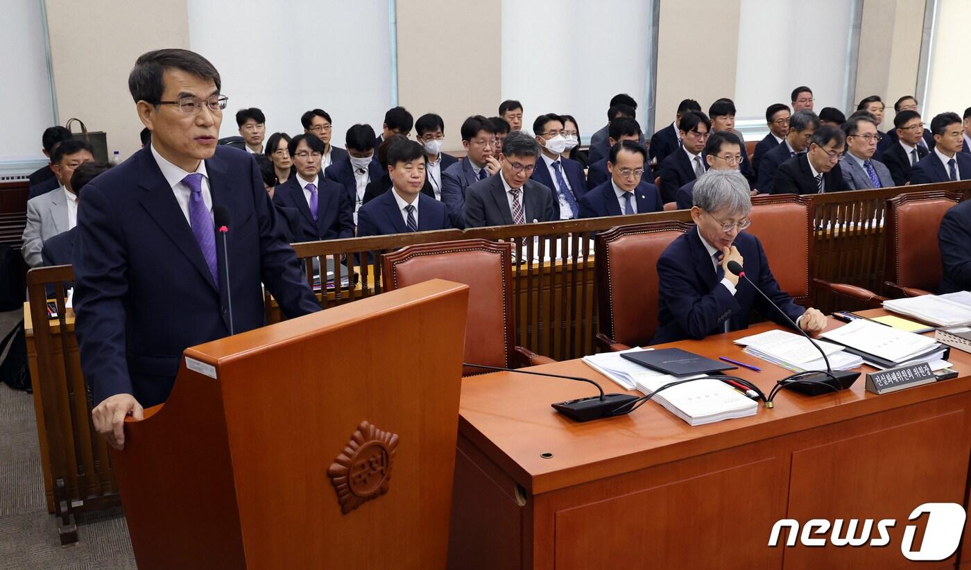 본문 이미지 - 노태악 중앙선거관리위원회 위원장이 13일 서울 여의도 국회에서 열린 행정안전위원회의 중앙선관위 등 국정감사에서 인사말을 하고 있다. 2023.10.13/뉴스1 ⓒ News1 황기선 기자