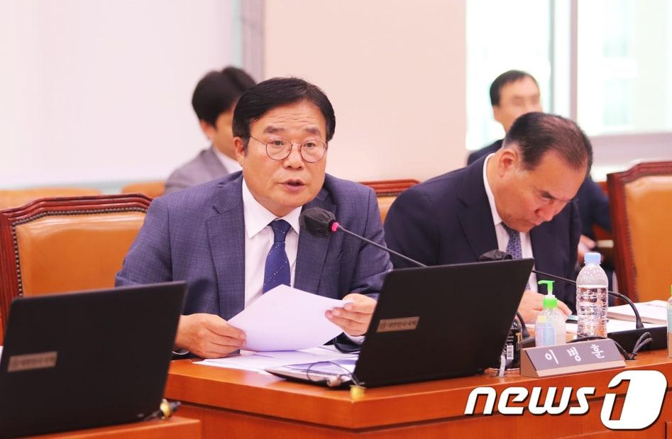 본문 이미지 - 이병훈 더불어민주당 의원(광주 동남을)이 12일 문화재청과 소속기관에 대한 국정감사에서 질의하고 있다.(이병훈 의원실 제공)2023.10.13/뉴스1 ⓒ News1 박준배 기자
