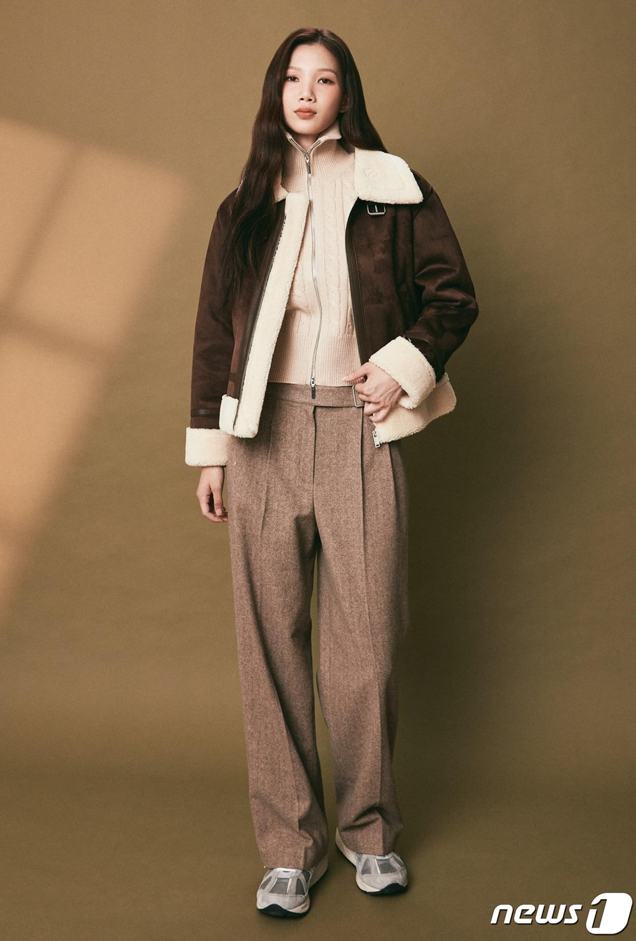 본문 이미지 - 스웨이드 스탠카라 숏 무스탕.&#40;미쏘제공&#41;