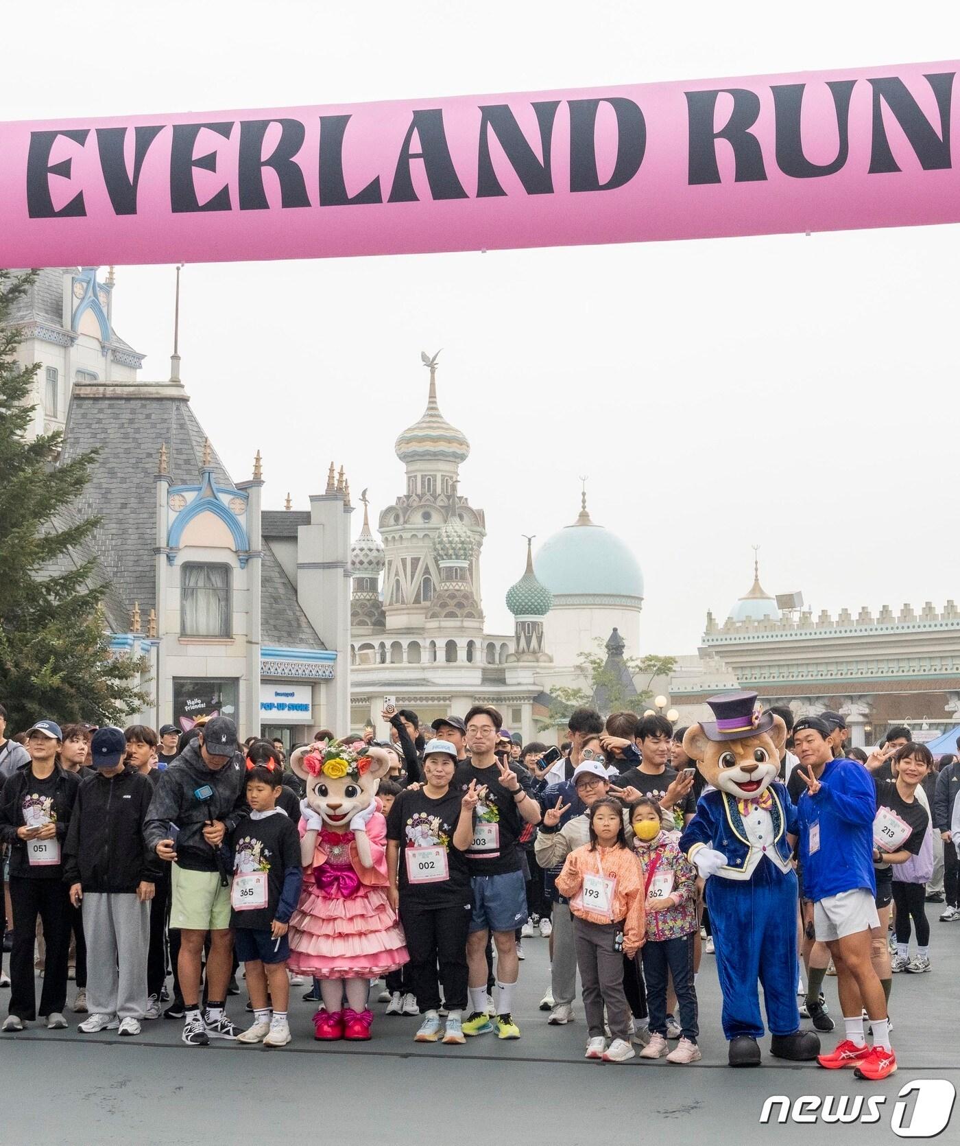 본문 이미지 - 에버랜드는 14일 에버랜드 내 5.5㎞ 구간을 뛰어 보는 &#39;에버랜드런&#39; 행사를 처음으로 개최했다.&#40;에버랜드제공&#41;