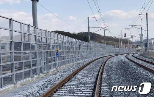 본문 이미지 - 철도 방음벽 (사진은 기사 내용과 무관함) / 뉴스1 ⓒ News1