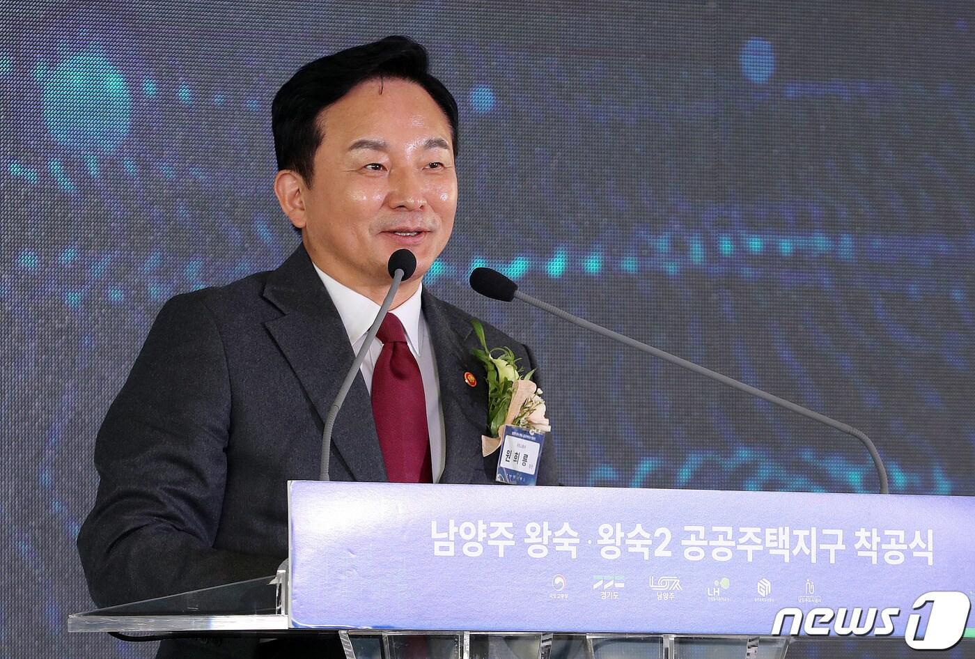 본문 이미지 - 원희룡 국토교통부 장관이 15일 경기도 남양주시 진건읍에서 열린 남양주 왕숙·왕숙2 공공주택지구 착공식에서 기념사를 하고 있다. 2023.10.15./뉴스1 ⓒ News1 박세연 기자