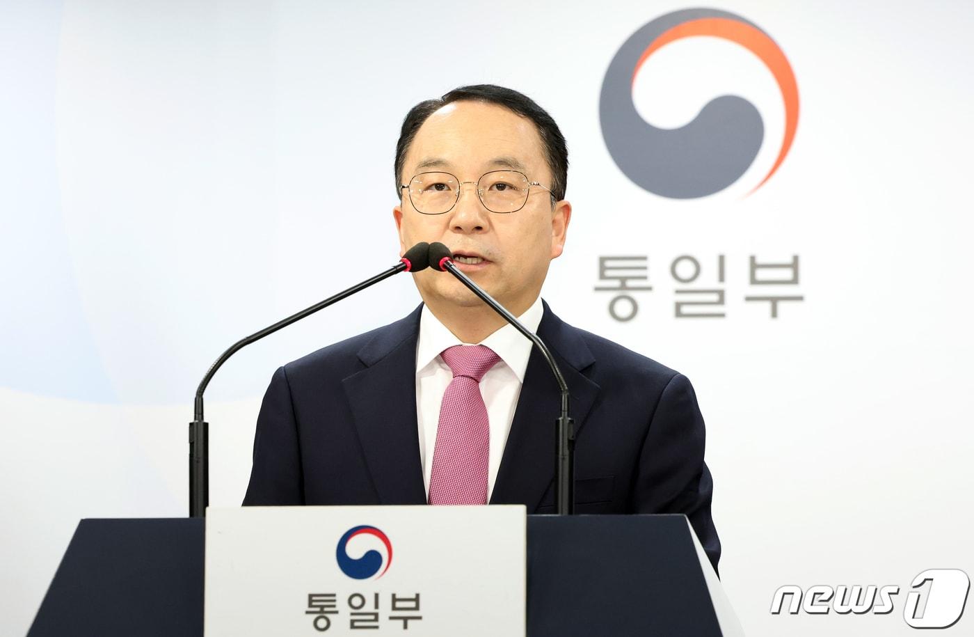본문 이미지 - 구병삼 통일부 대변인이 16일 오전 서울 종로구 세종대로 정부서울청사에서 열린 정례브리핑에서 중국의 탈북민 대규모 북송 관련 질문에 답변하고 있다. 2023.10.16/뉴스1 ⓒ News1 김명섭 기자