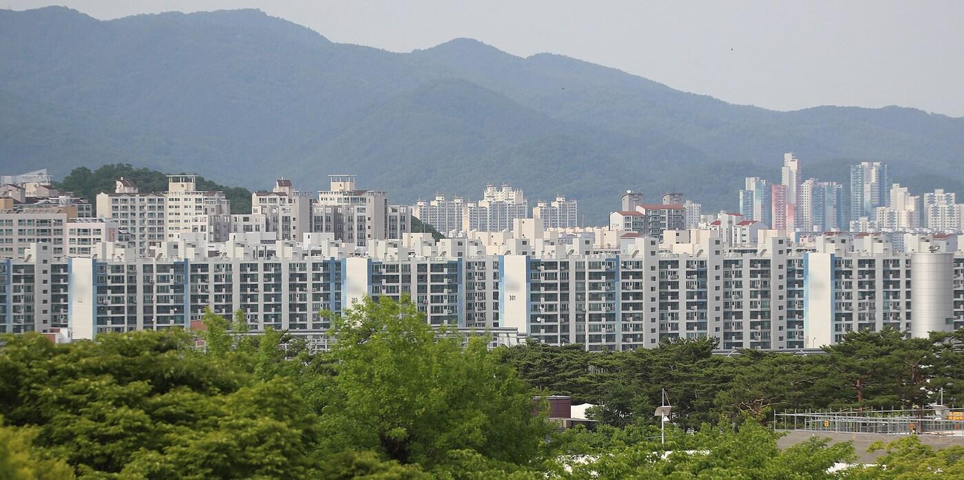 본문 이미지 - 대구의 월간 아파트 매매가격이 2개월 연속 상승세를 이어갔다. 사진은 대구 도심 전경.(사진은 기사 내용과 무관함) ⓒ News1 DB