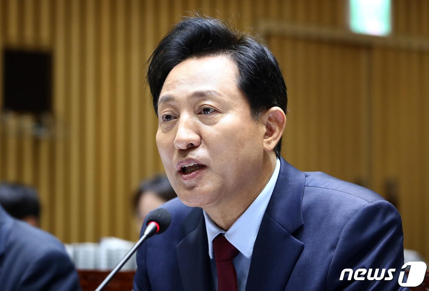 본문 이미지 - 오세훈 서울시장이 16일 중구 서울시청에서 열린 국회 행정안전위원회의 서울시에 대한 국정감사에 출석해 의원들 질의에 답하고 있다. 2023.10.16/뉴스1 ⓒ News1 박세연 기자