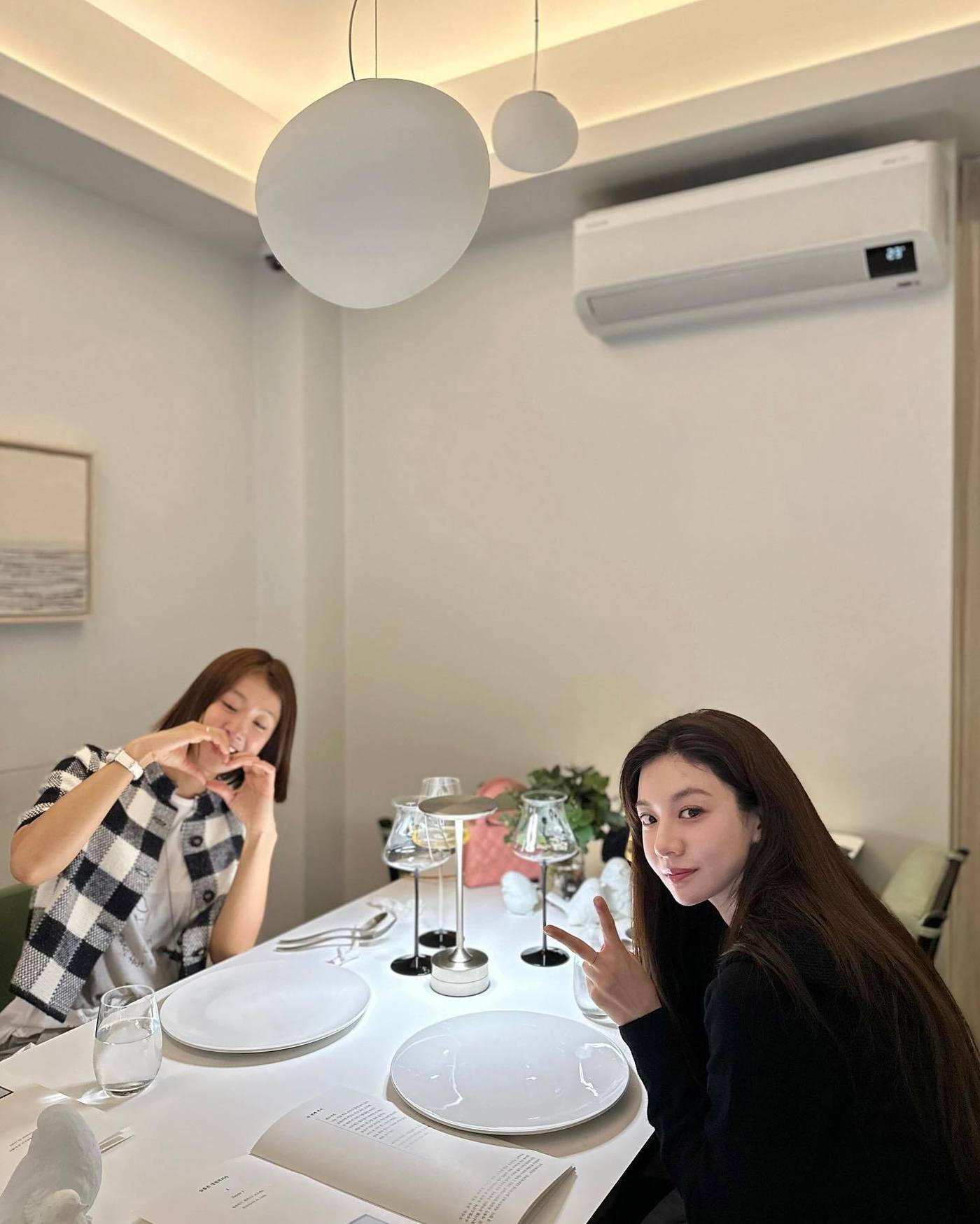 본문 이미지 - 이시영과 고윤정(이시영 SNS)