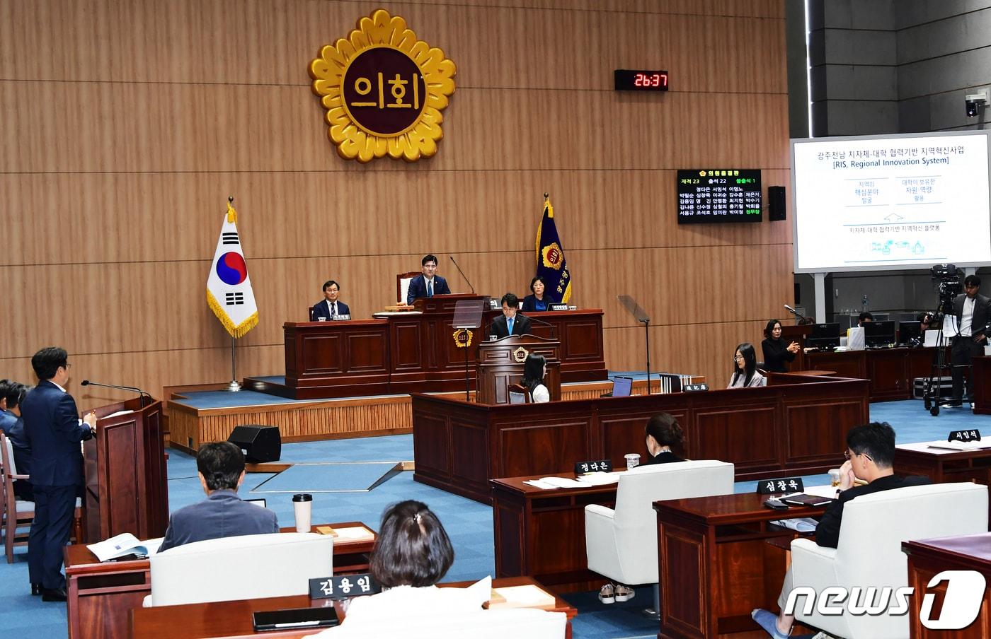 박수기 광주시의원이 16일 시의회 본회의장에서 열린 제320회 임시회 제3차 본회의에서 시정질문을 하고 있다.(광주시의회 제공)2023.10.16/뉴스1 