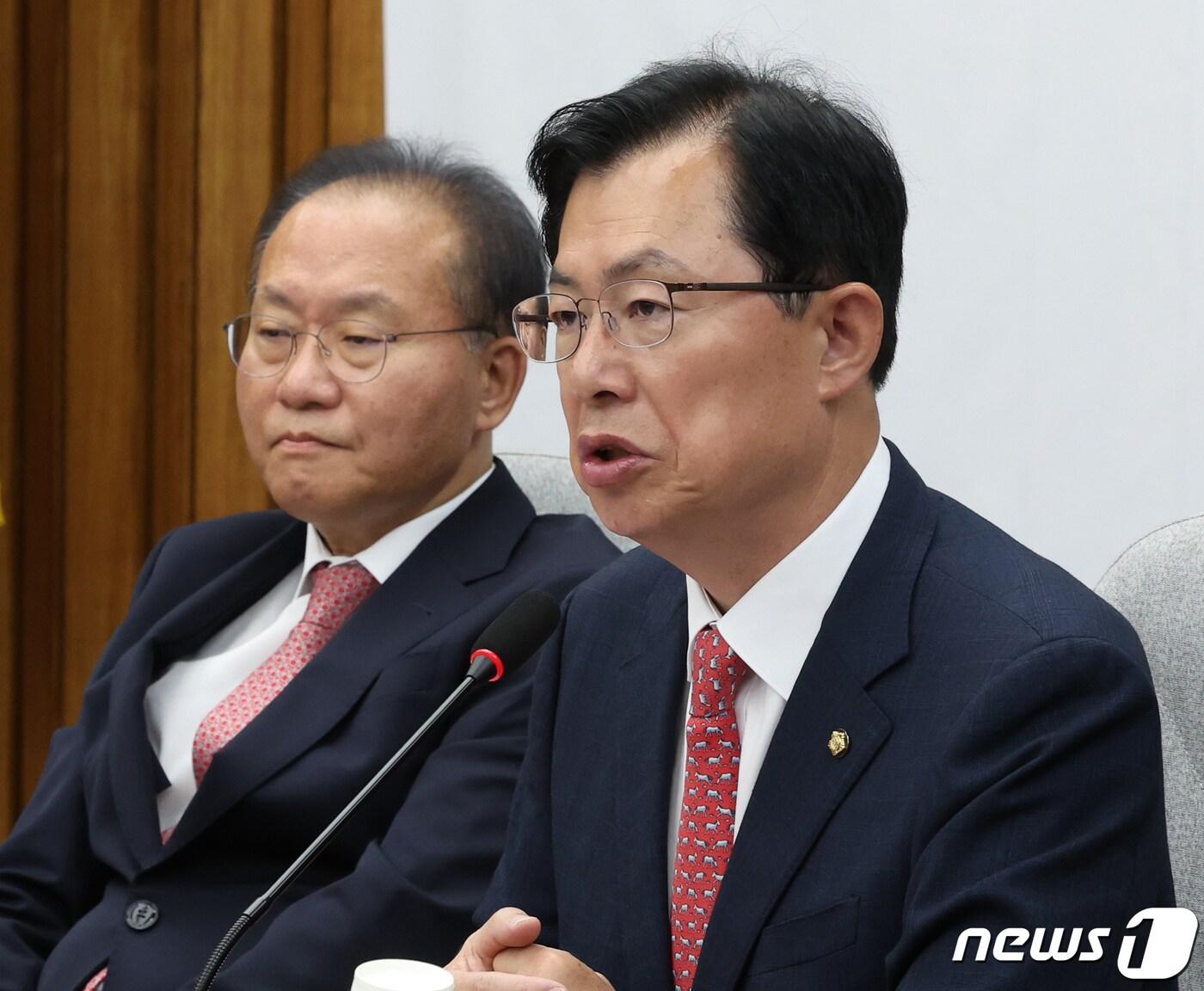 본문 이미지 - 이만희 국민의힘 신임 사무총장이 17일 서울 여의도 국회에서 열린 국정감사대책회의에서 발언을 하고 있다. 2023.10.17/뉴스1 ⓒ News1 송원영 기자